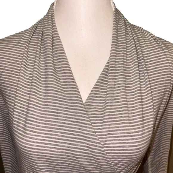 206 Lululemon radiant long sleeve top - Picture 3 of 4